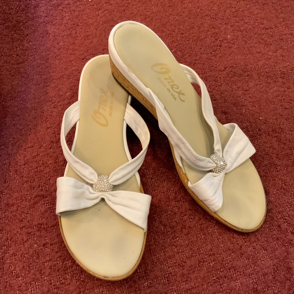 Onex White Sandals with Bow Accent Size 9.5